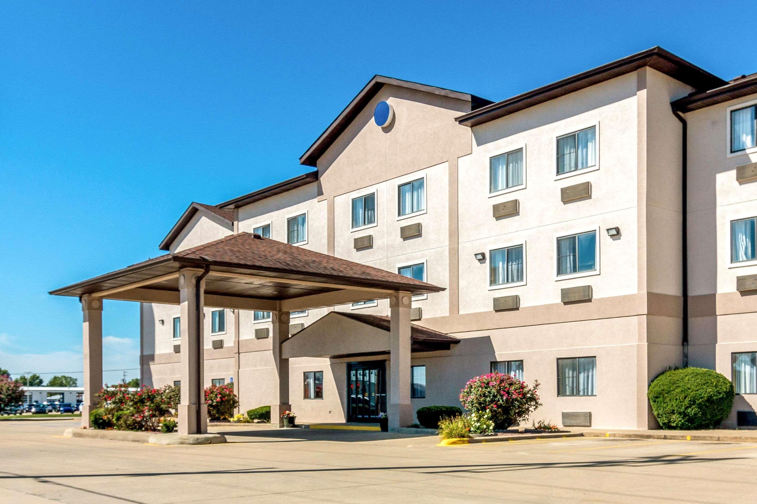 Quality Inn & Suites Salem Near I-57 Exterior photo