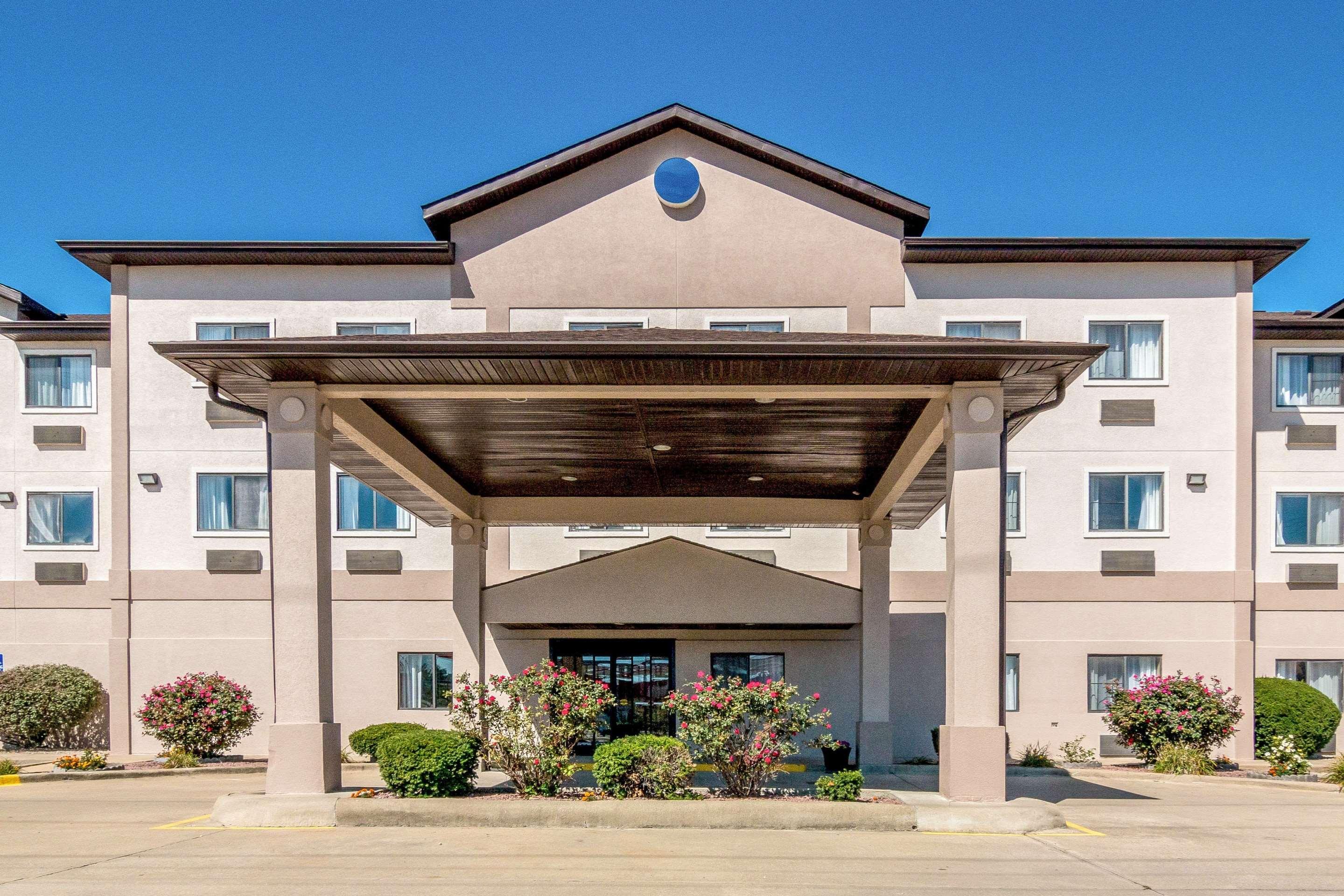 Quality Inn & Suites Salem Near I-57 Exterior photo